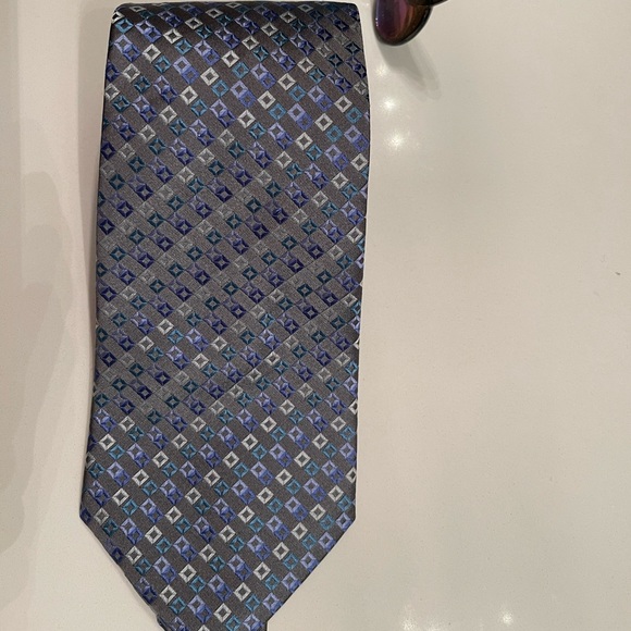 Men’s Tie - Picture 2 of 4
